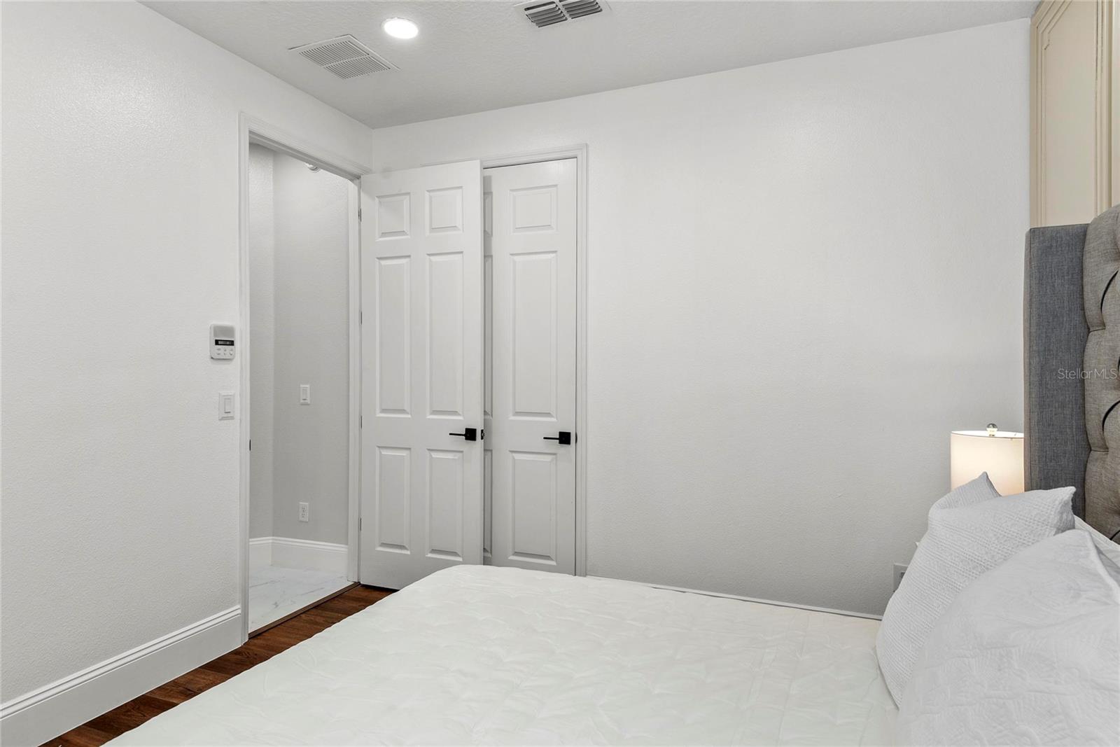 LAKESIDE ESTATES - Residential