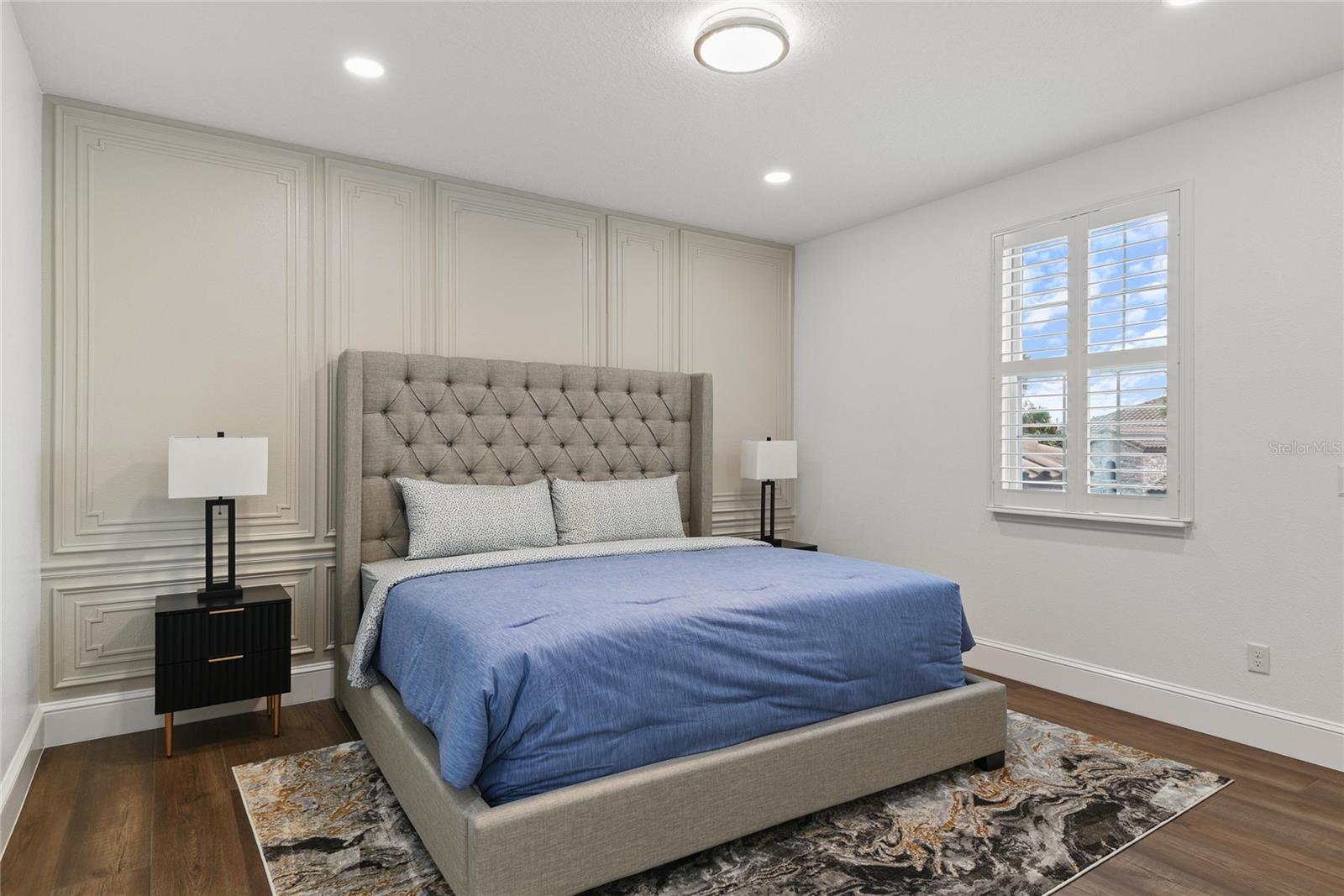 LAKESIDE ESTATES - Residential