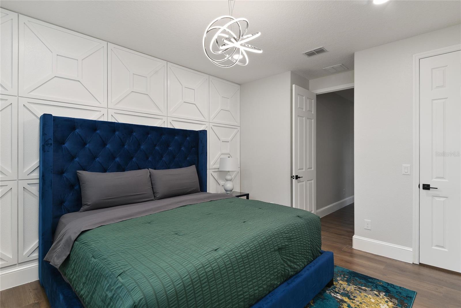 LAKESIDE ESTATES - Residential