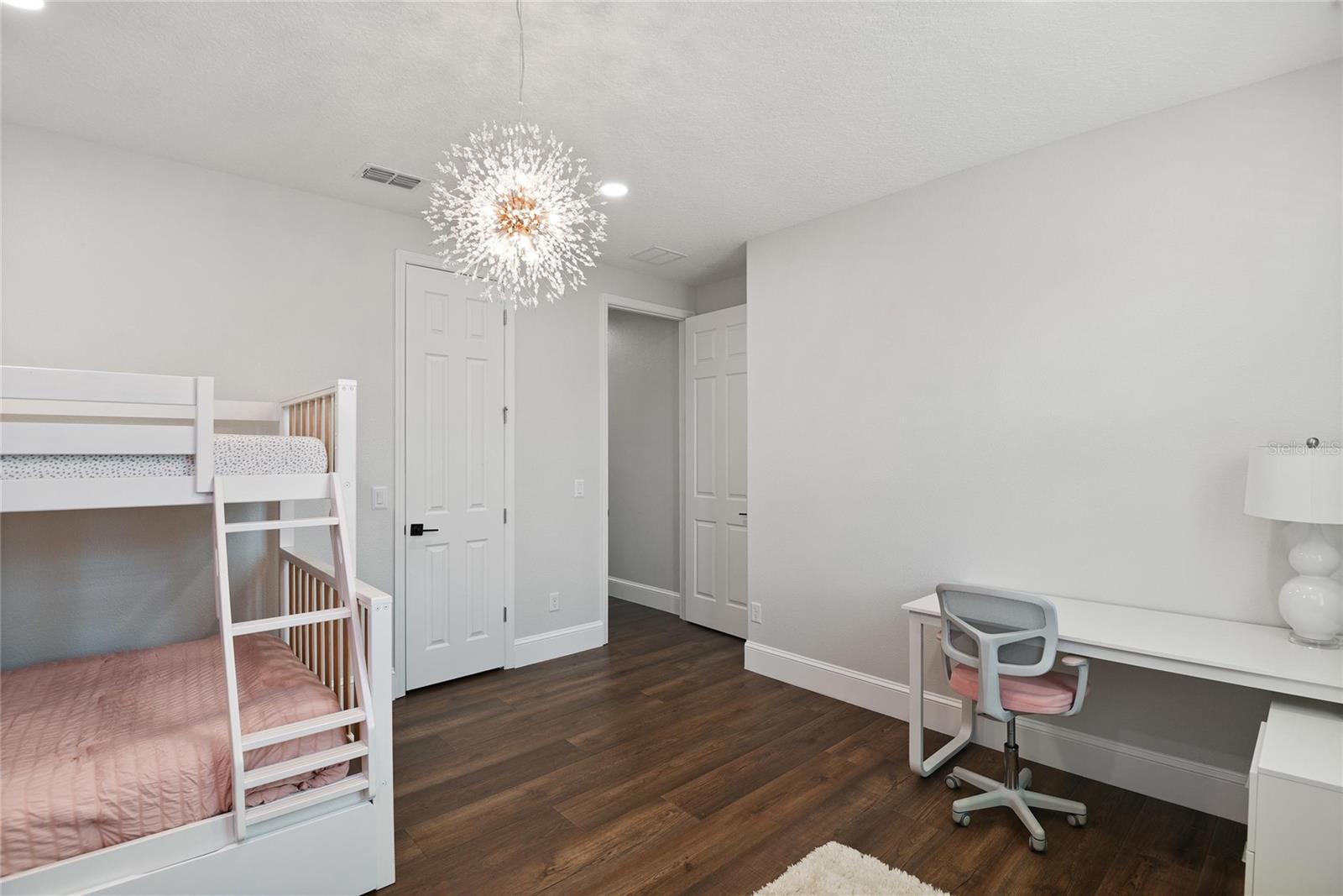 LAKESIDE ESTATES - Residential