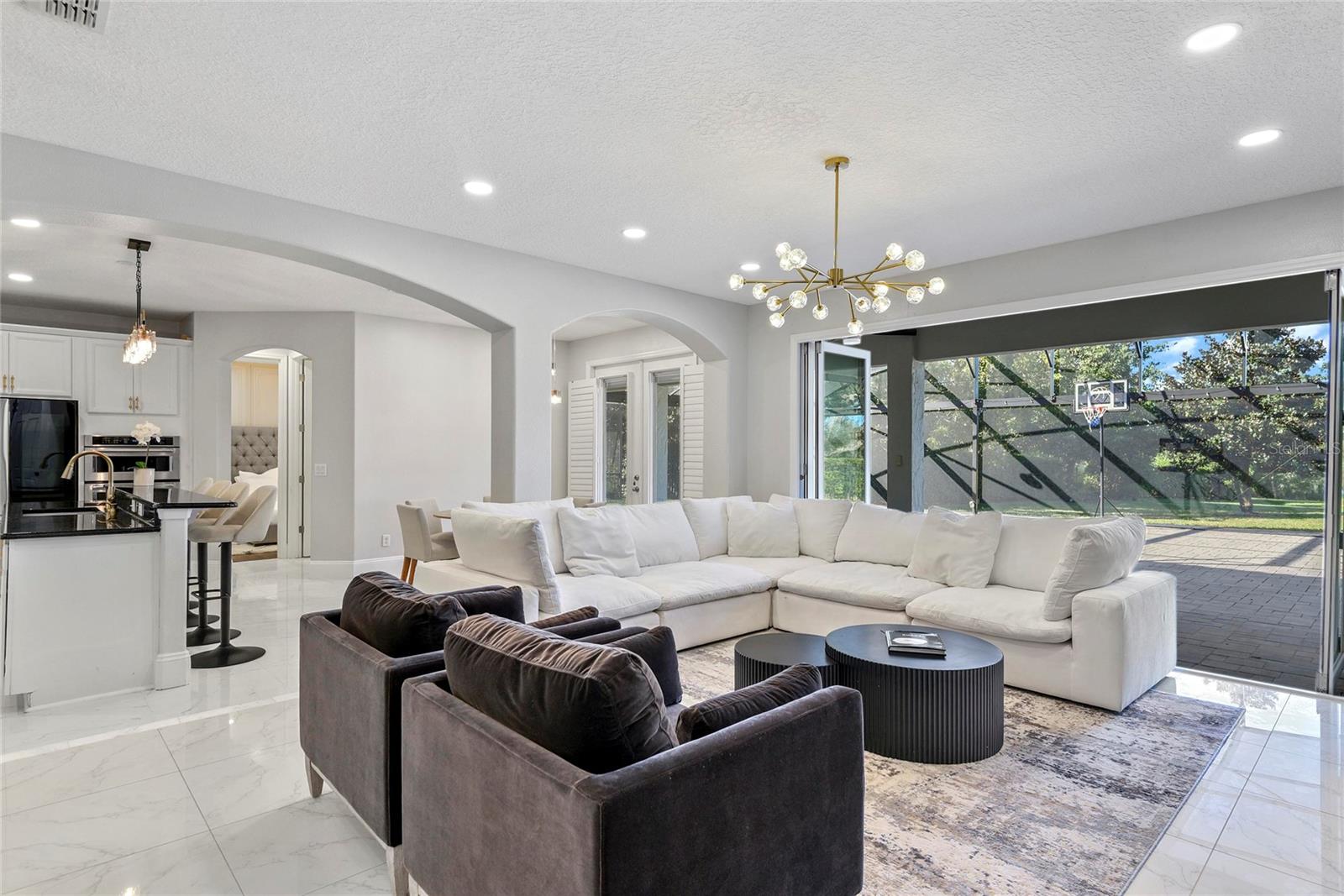 LAKESIDE ESTATES - Residential