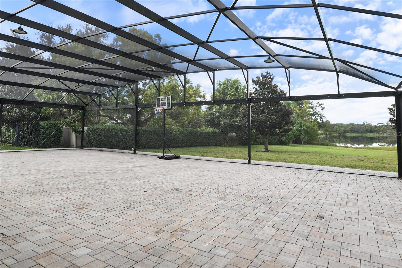 LAKESIDE ESTATES - Residential