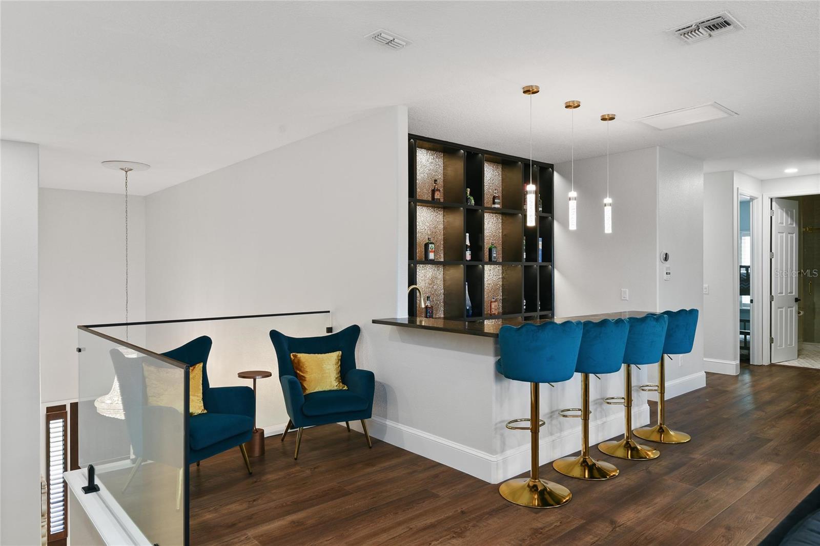 LAKESIDE ESTATES - Residential