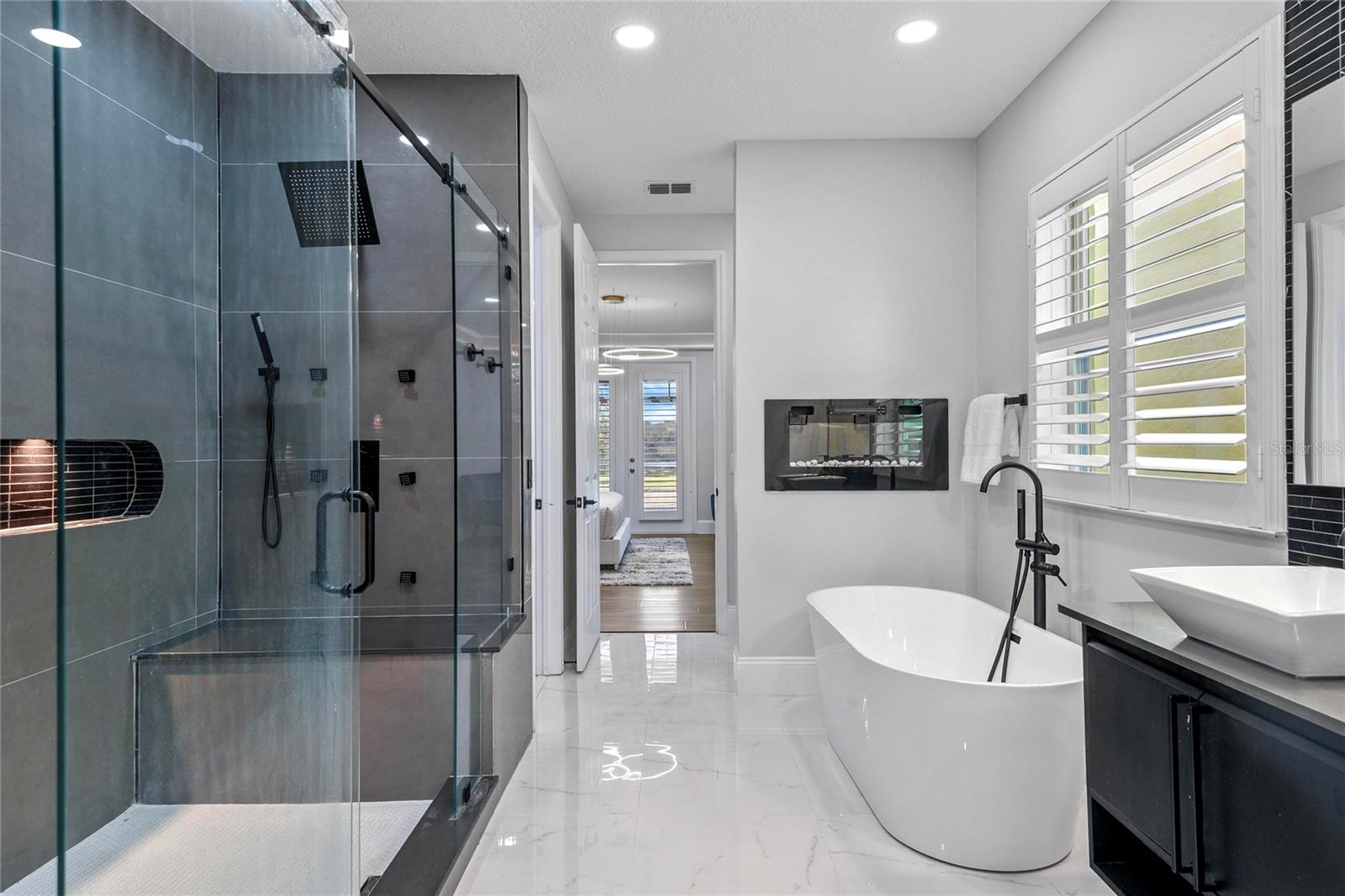 LAKESIDE ESTATES - Residential