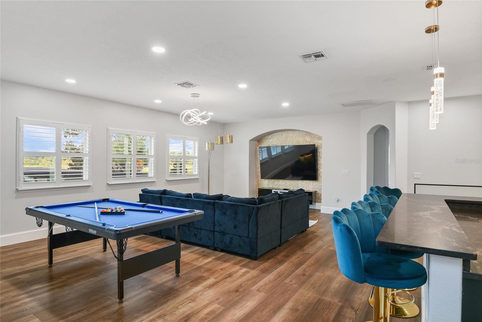 LAKESIDE ESTATES - Residential