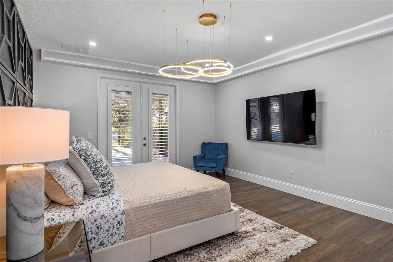 LAKESIDE ESTATES - Residential