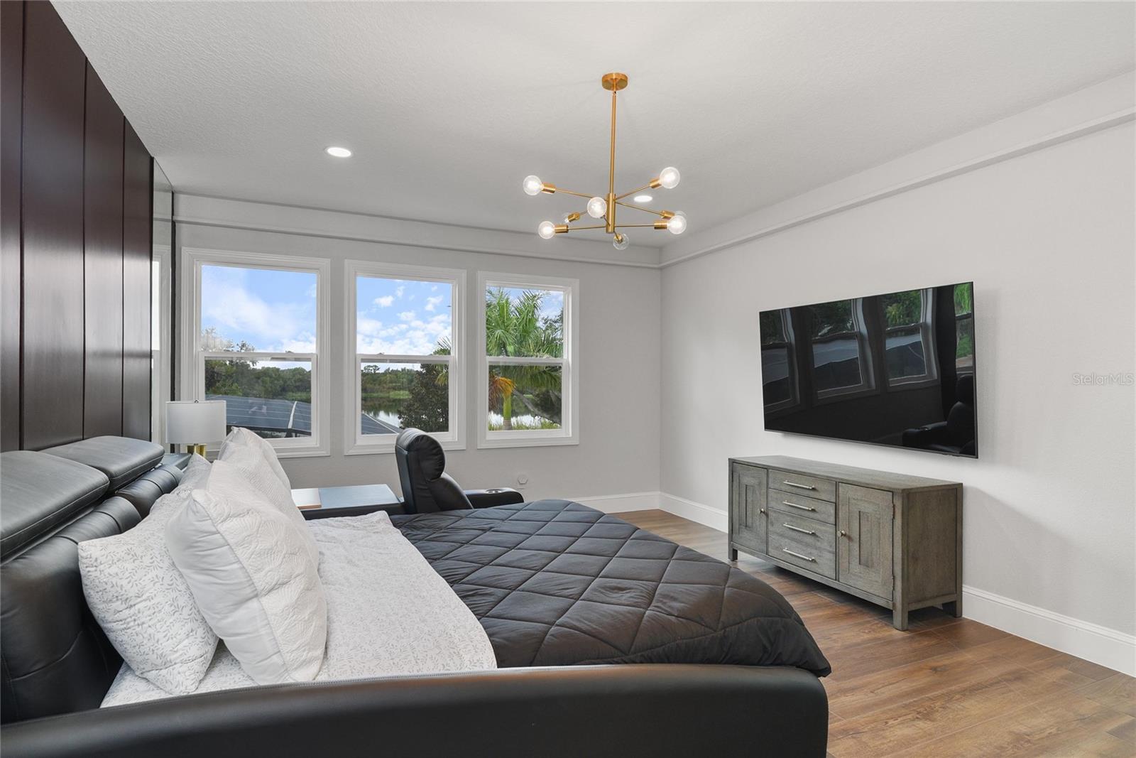 LAKESIDE ESTATES - Residential