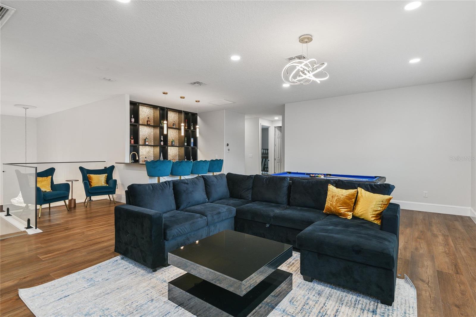 LAKESIDE ESTATES - Residential