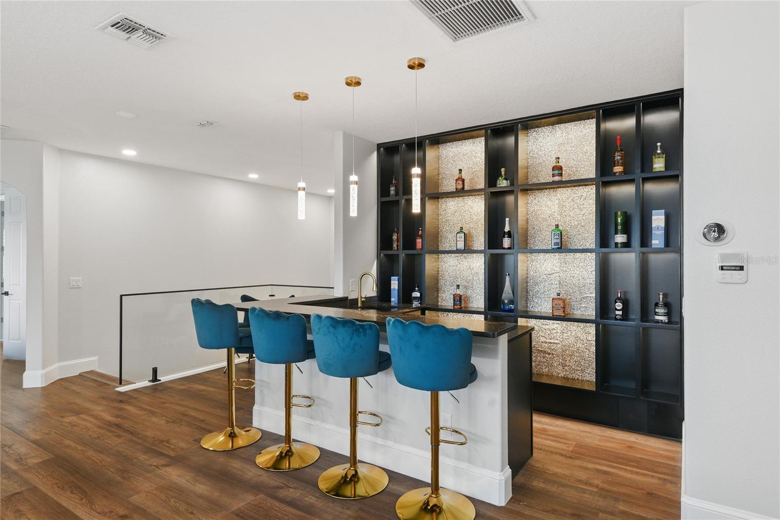 LAKESIDE ESTATES - Residential