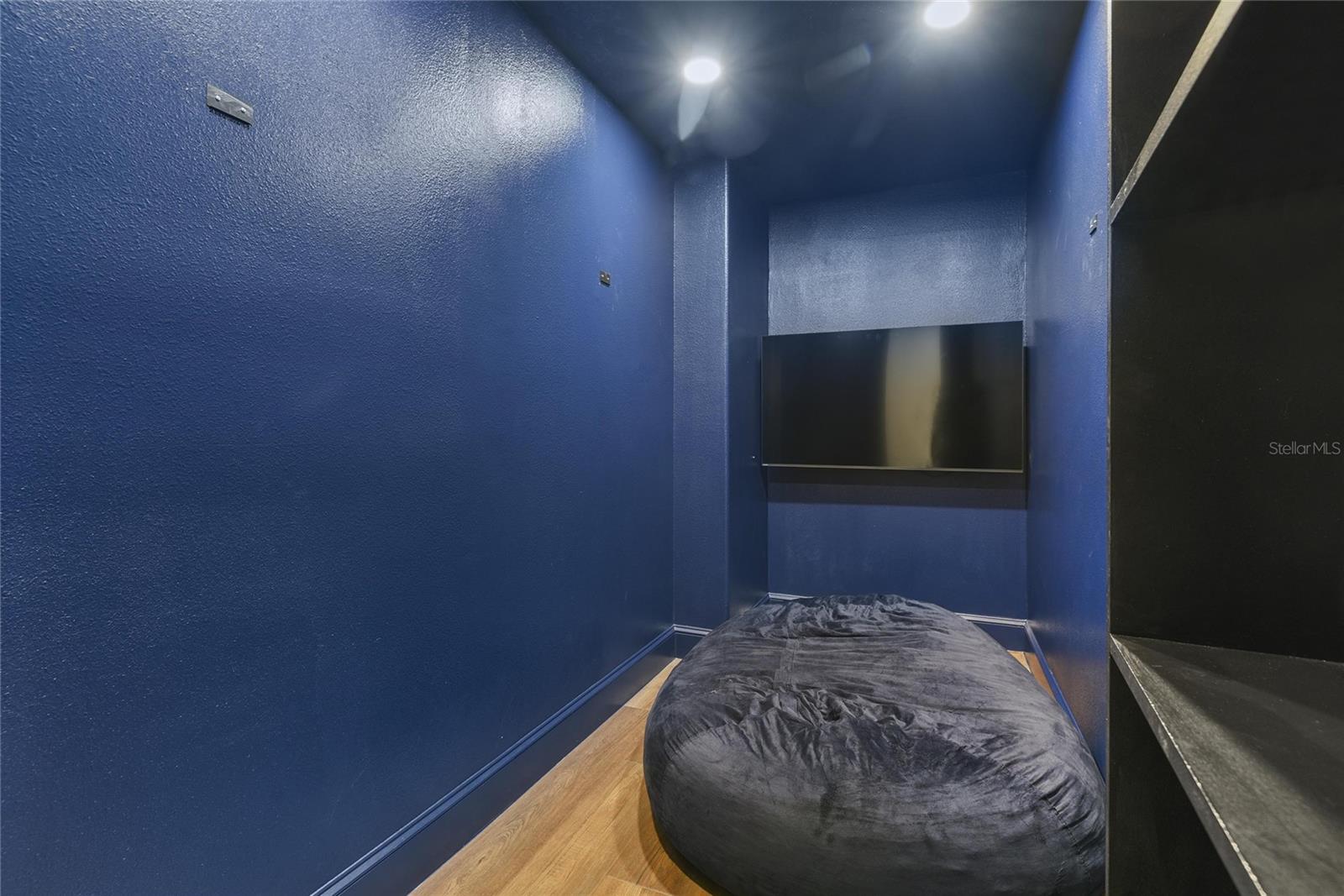 LAKESIDE ESTATES - Residential