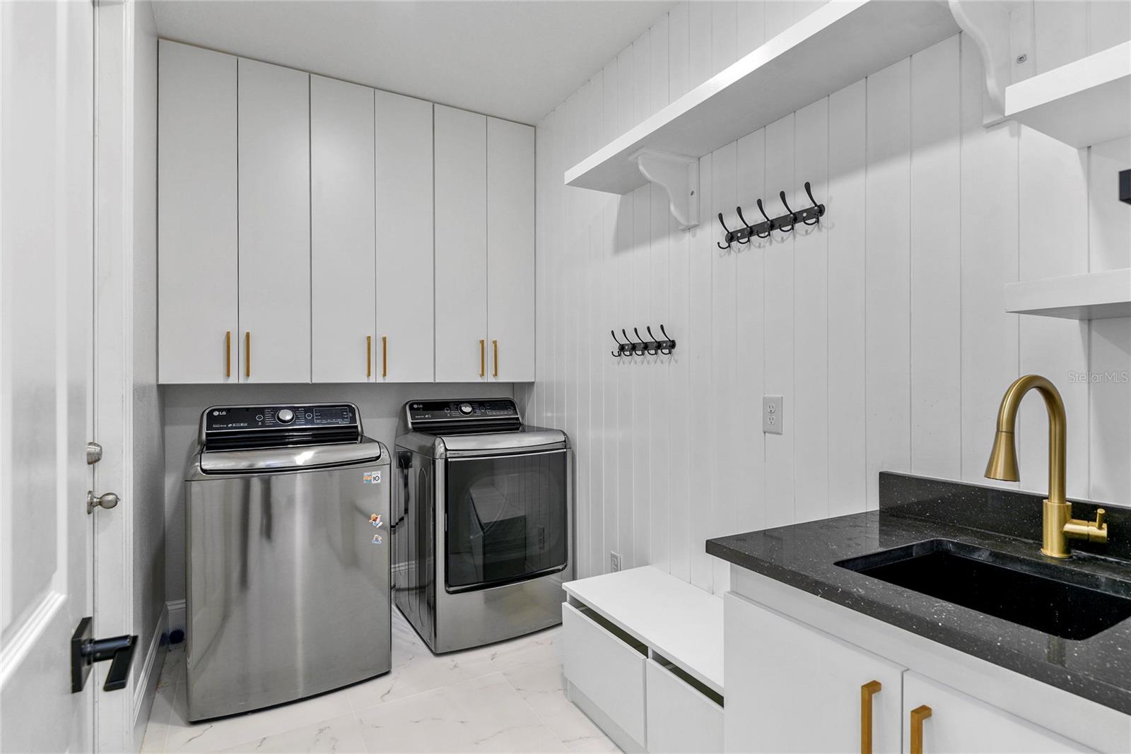 LAKESIDE ESTATES - Residential