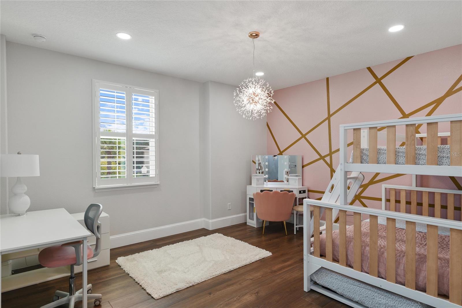 LAKESIDE ESTATES - Residential