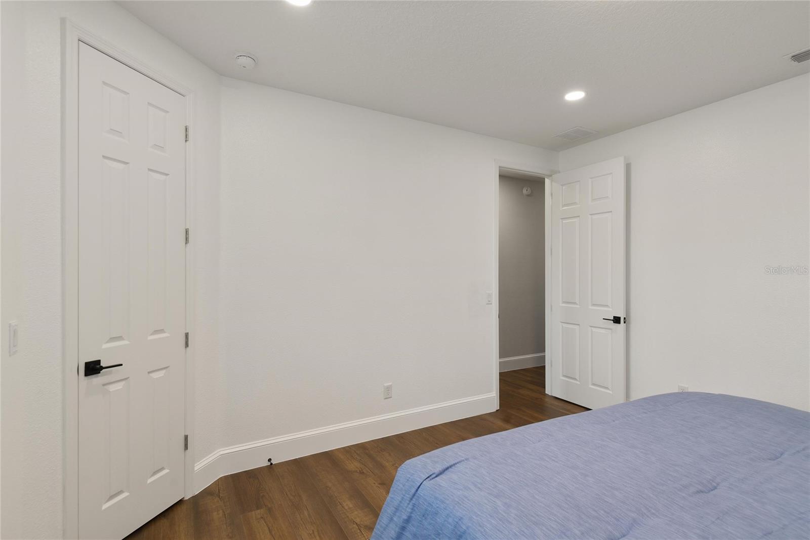 LAKESIDE ESTATES - Residential