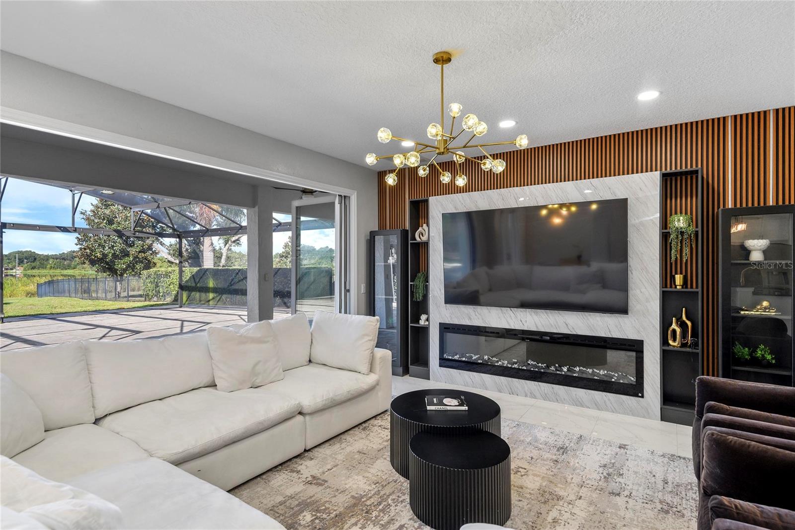 LAKESIDE ESTATES - Residential