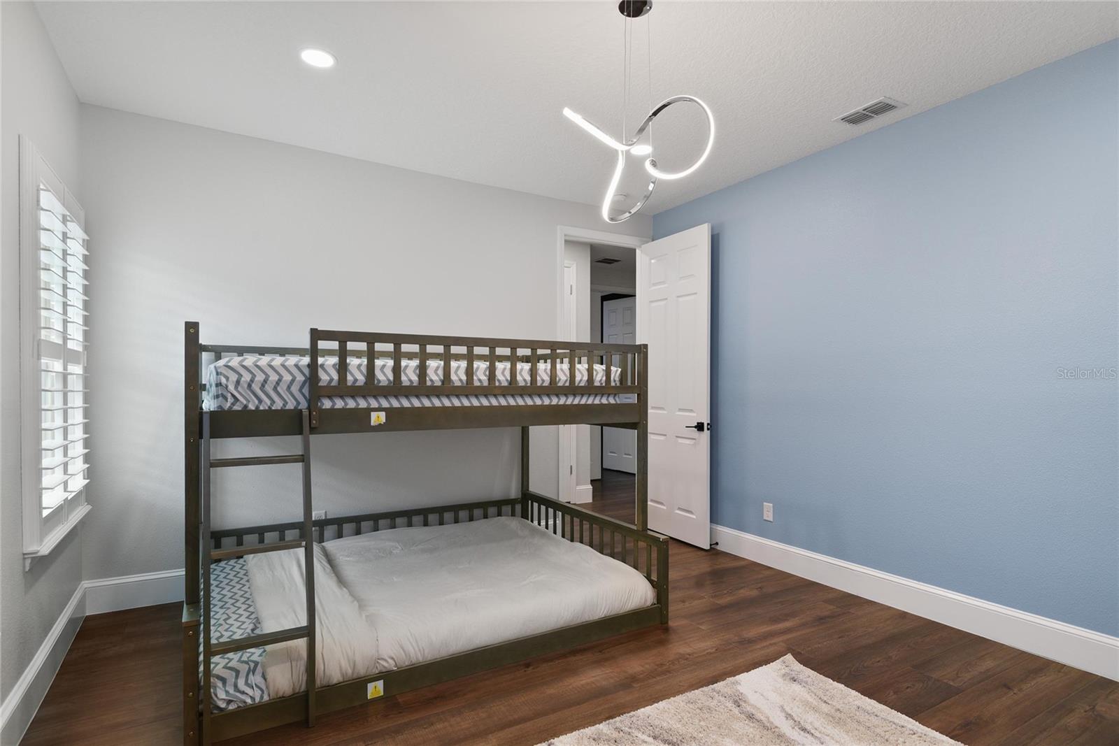 LAKESIDE ESTATES - Residential