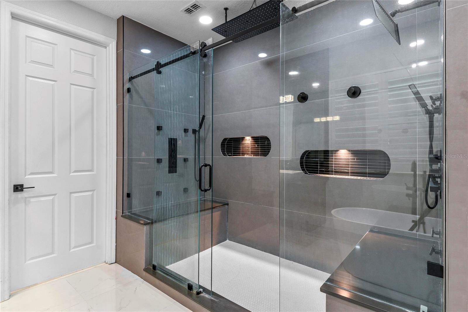 LAKESIDE ESTATES - Residential