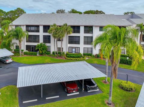 A home in PALM HARBOR