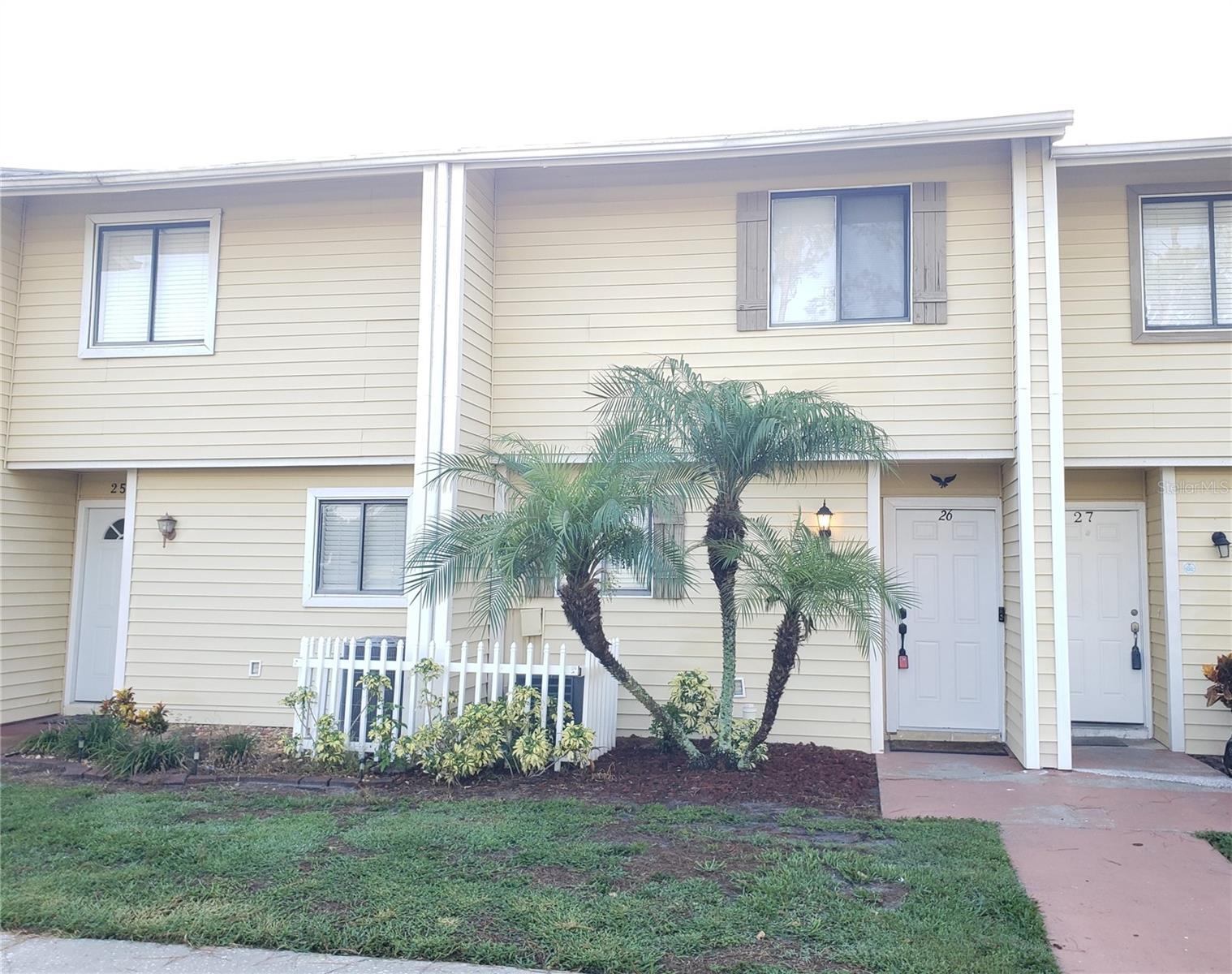 Highly desirable 2-bedroom Chelsea Meadows townhome in Land 'O Lakes! Tile and Wood Flooring - NO CARPET - This 2 bed, 1.5 bath is located in a hidden townhome community tucked away between Collier and Bell Lake Road with easy access to US41 and SR54. Features an open floor plan with spacious kitchen with newer sleek black appliances, tiled living room with half-bath and dining niche. The living room sliders lead to the fenced backyard where you have a clean slate to make it your own. Wood along the staircase and throughout the upper floor. Upstairs are both bedrooms. The primary room has a balcony so you can enjoy cooler evenings. Both bedrooms are roomy and separated by the hall bath that has a shower/tub combo with glass slider door. A-RATED schools, shopping and dining are just moments away. WASHER, DRYER, WATER and SEWER ALL INCLUDED IN THE RENT!
Small pet welcome - Ask agent!
This is a smoke-free home!