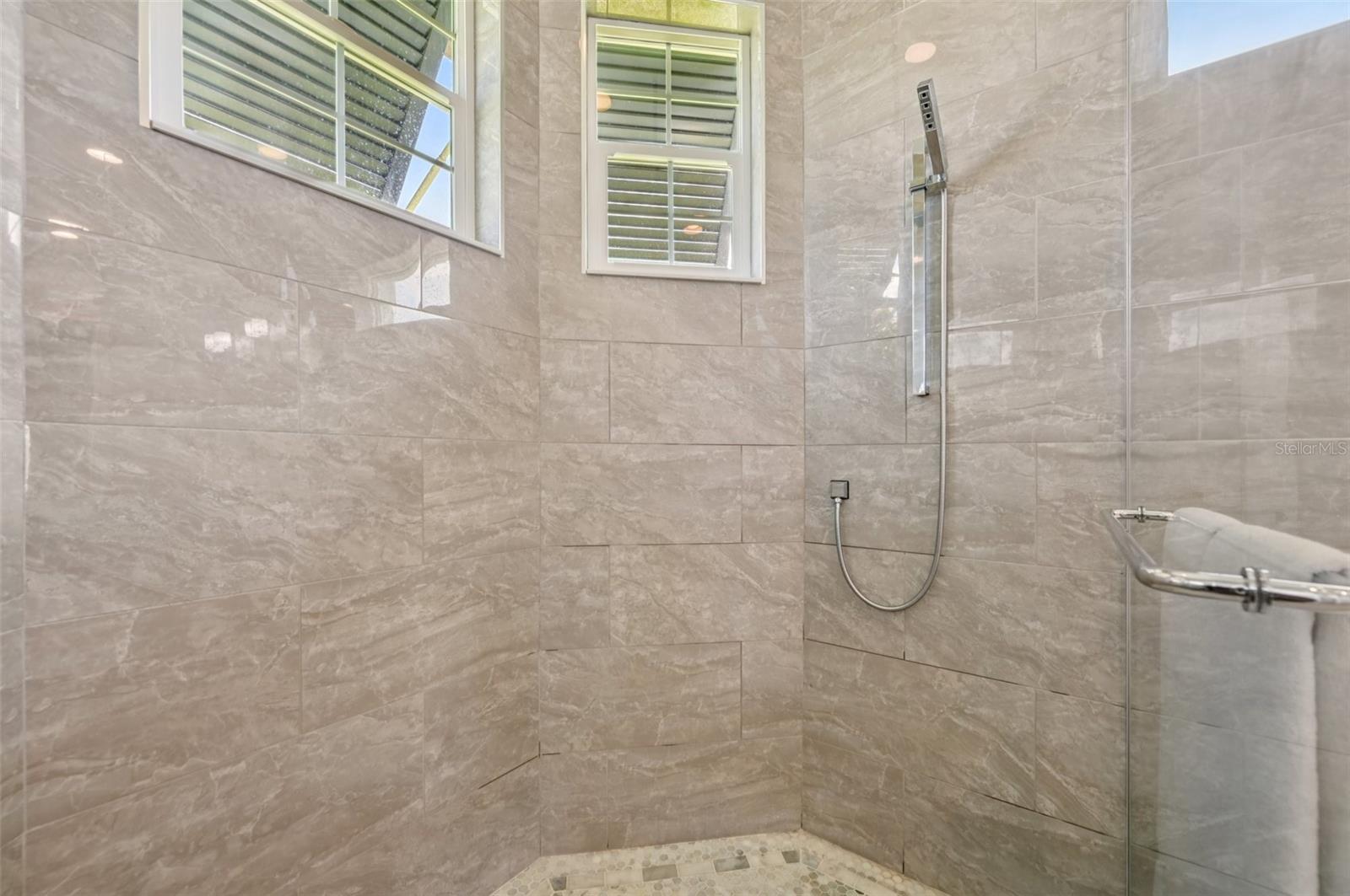 COLONIAL BAY ACRES - Residential