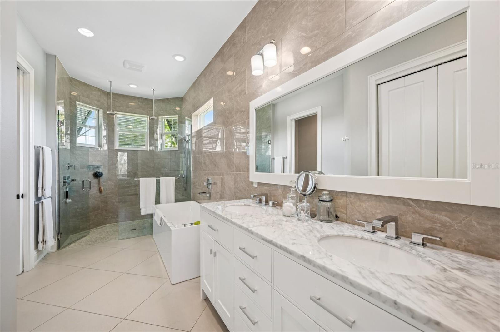 COLONIAL BAY ACRES - Residential