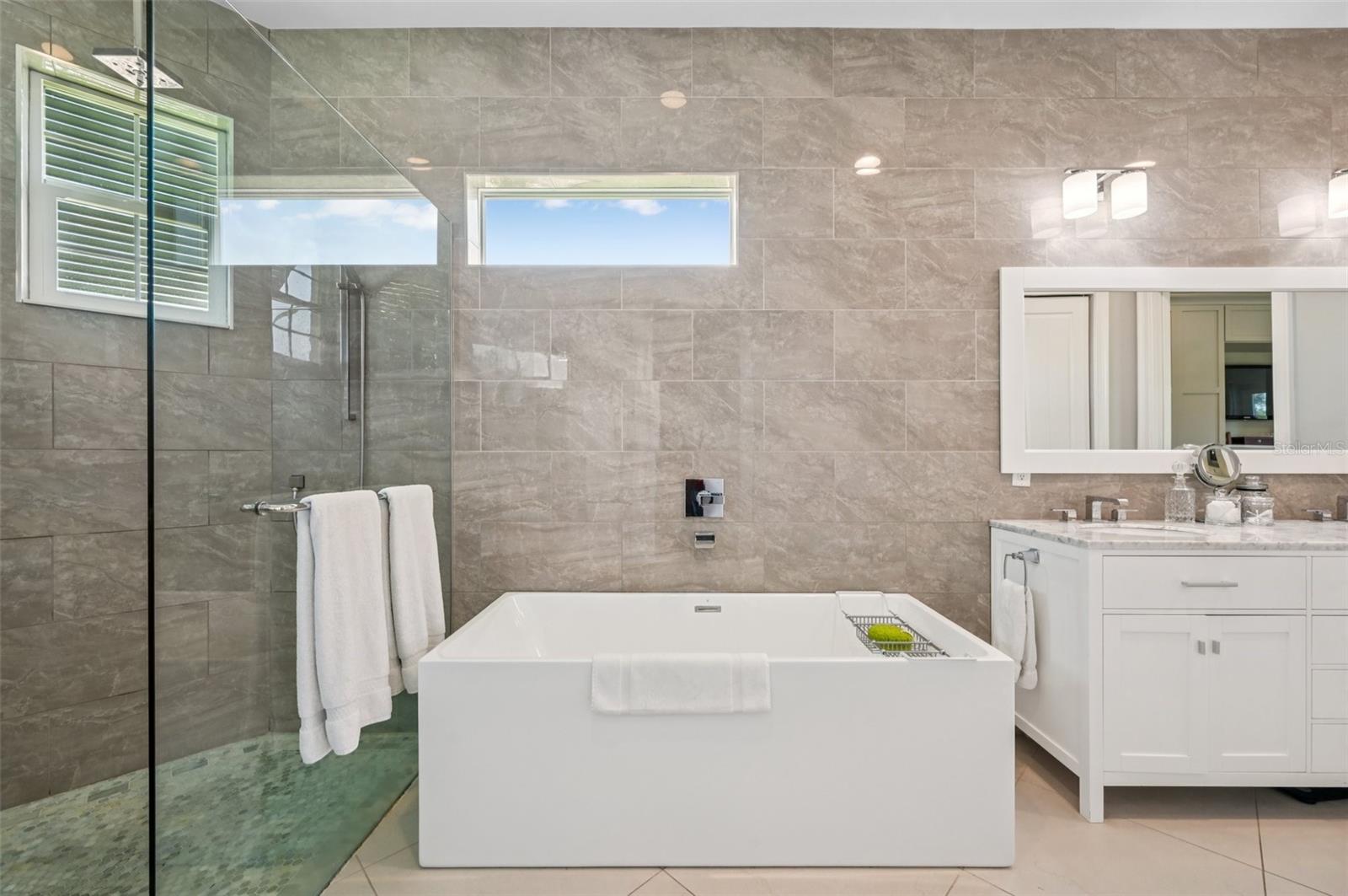 COLONIAL BAY ACRES - Residential