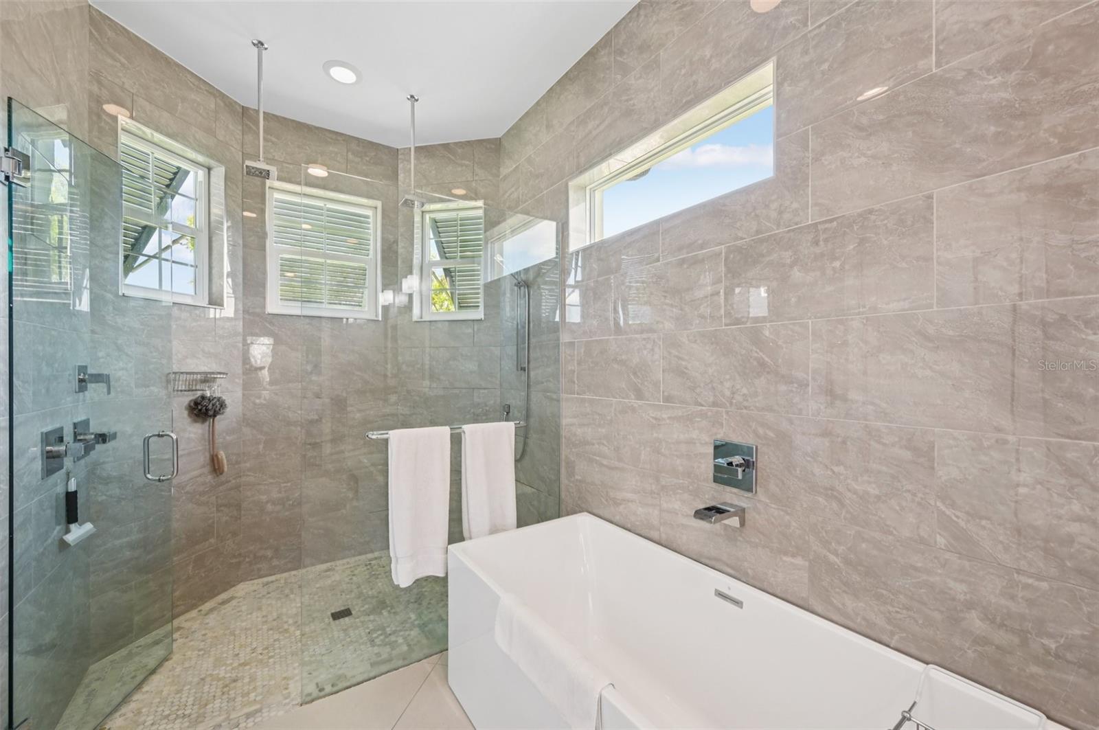 COLONIAL BAY ACRES - Residential