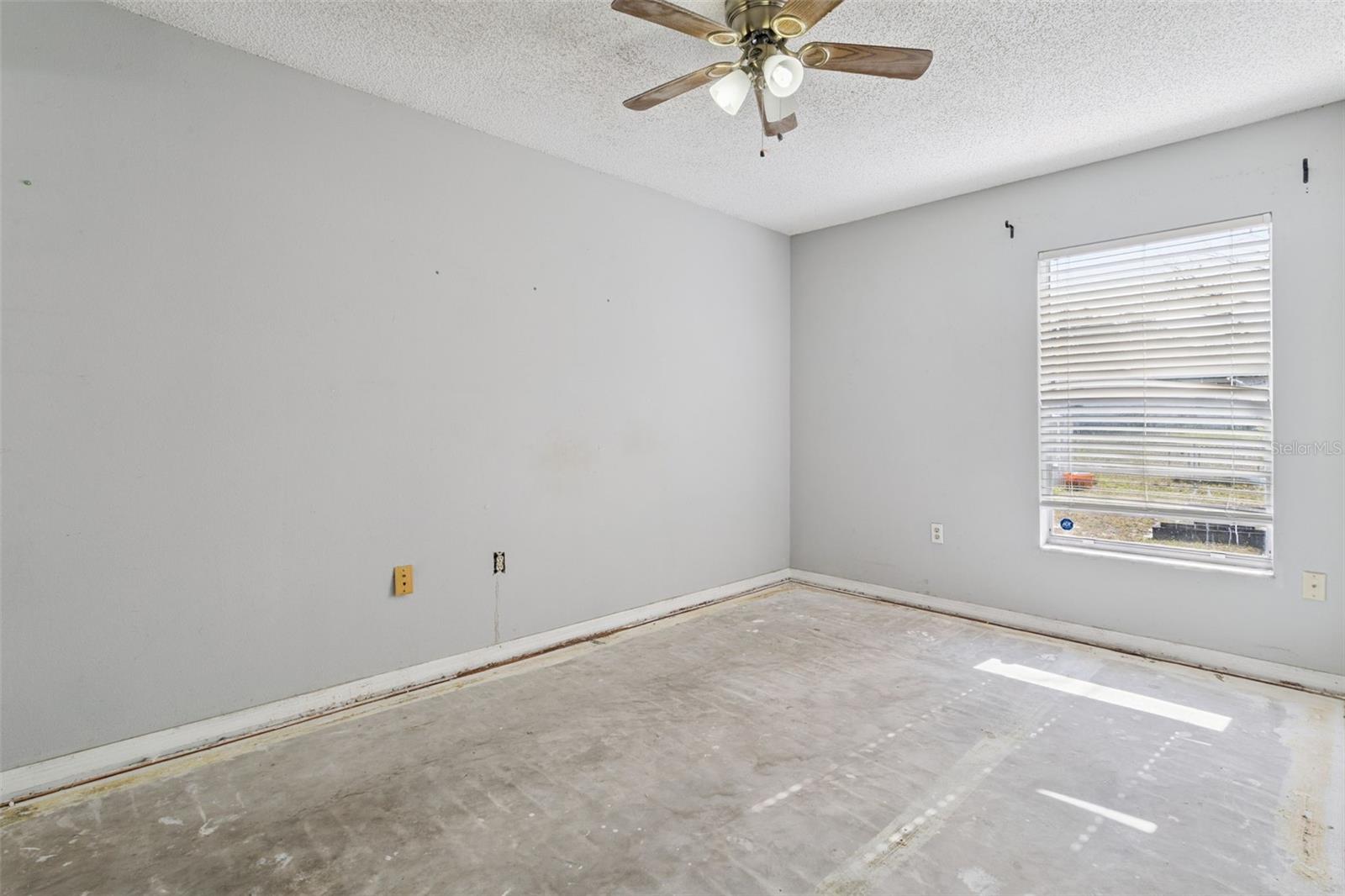 LADY LAKE APRIL HILLS - Residential