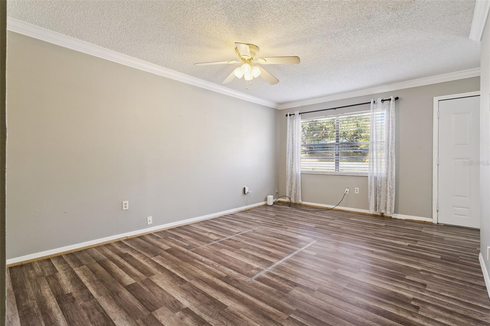 LADY LAKE APRIL HILLS - Residential