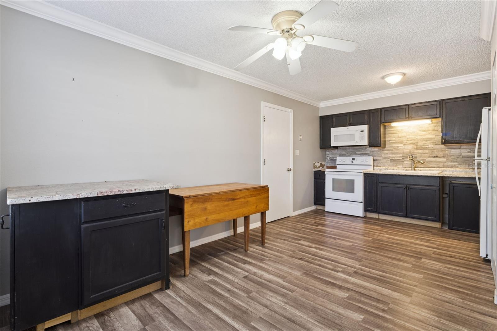 LADY LAKE APRIL HILLS - Residential