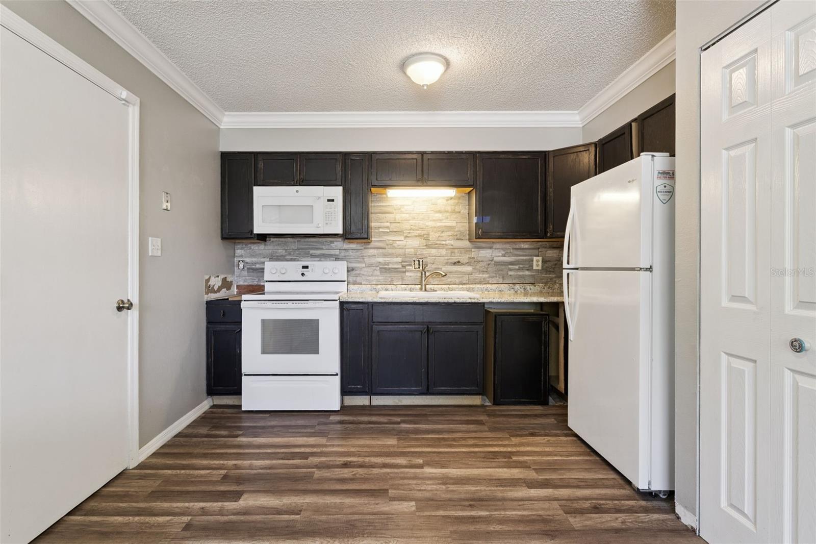 LADY LAKE APRIL HILLS - Residential