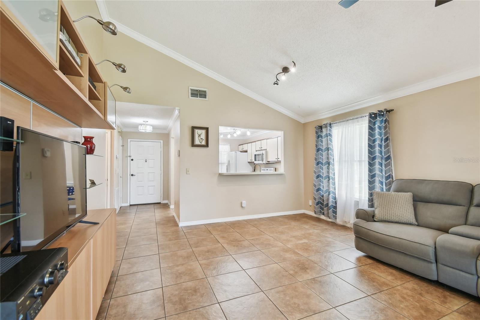 145 LAKESIDE CIRCLE