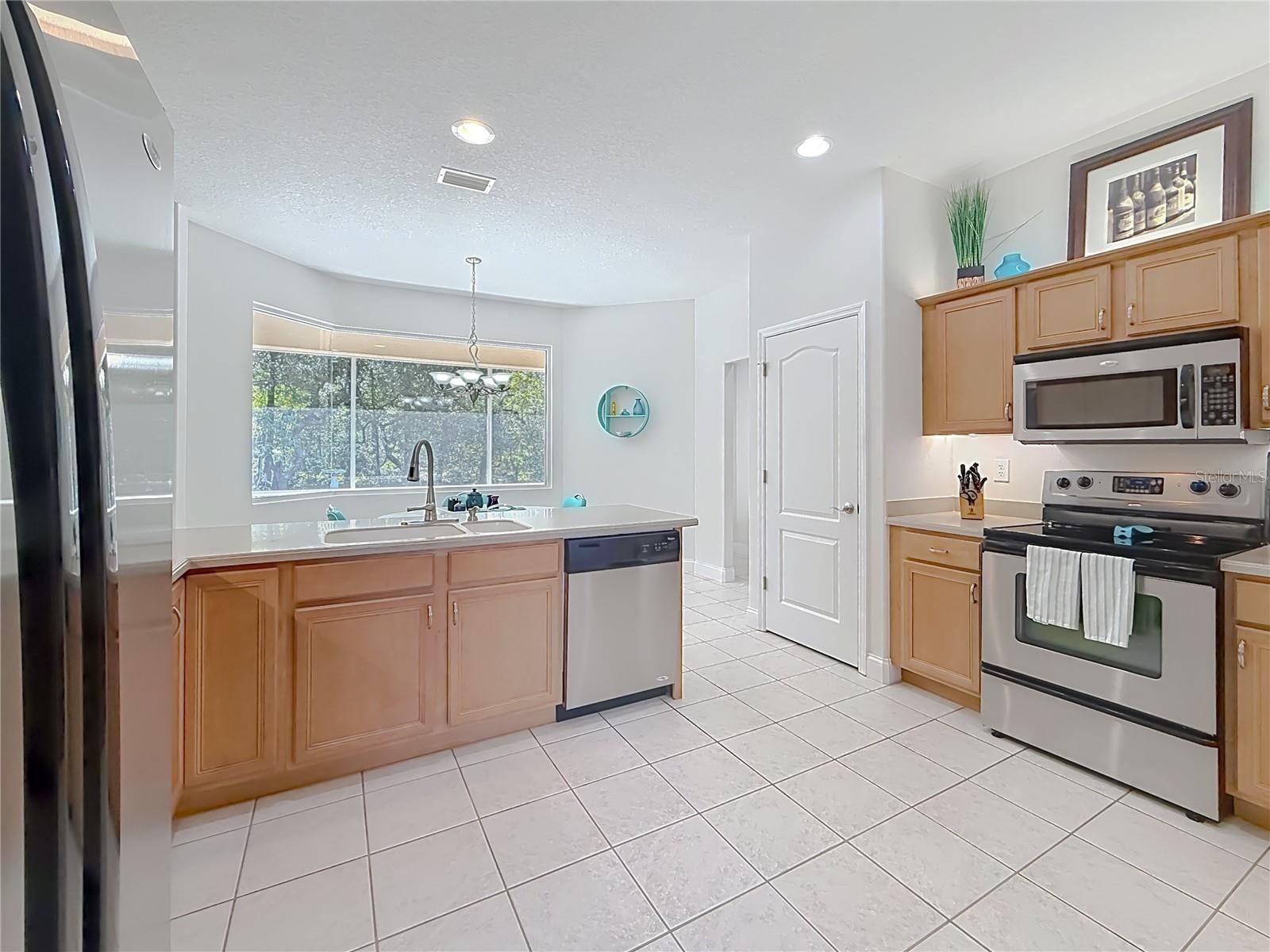 2452 W ARBUTUS DRIVE