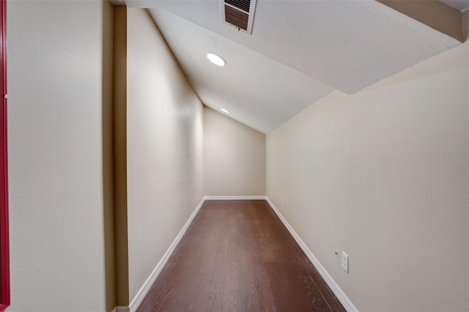 LAKES OF ALOMA - Residential