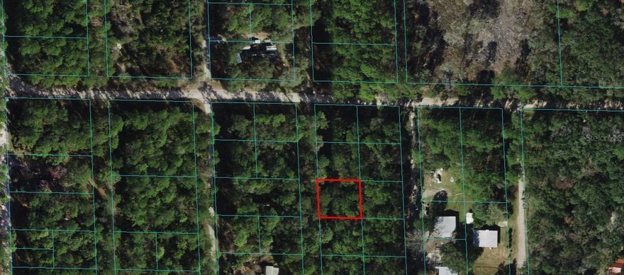 WONDERFUL LOT IN BLACK SINK CAMPSITES.   MIXED USE LOT GOOD FOR MOBILES OR HOME.  IN AN AREA THAT IS PRIVATE.  LOCATED 1/2 WAY BETWEEN OCALA AND GAINESVILLE.  HIGH AND DRY.