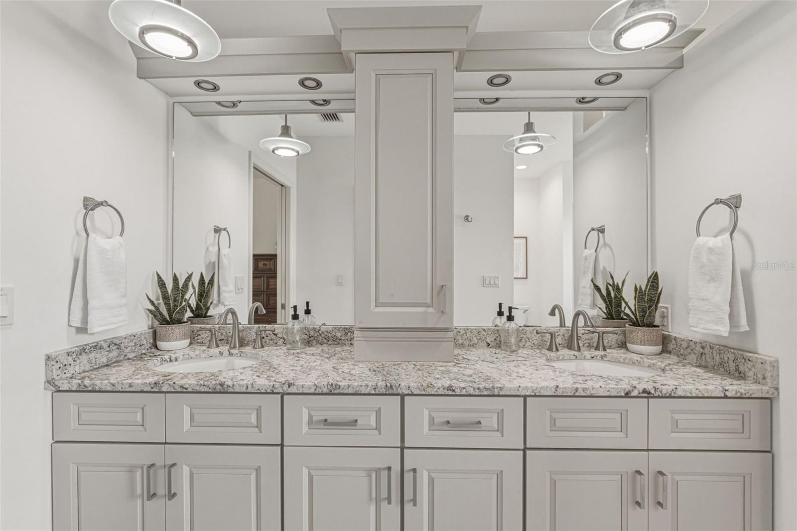 SOUTH VENICE - Residential