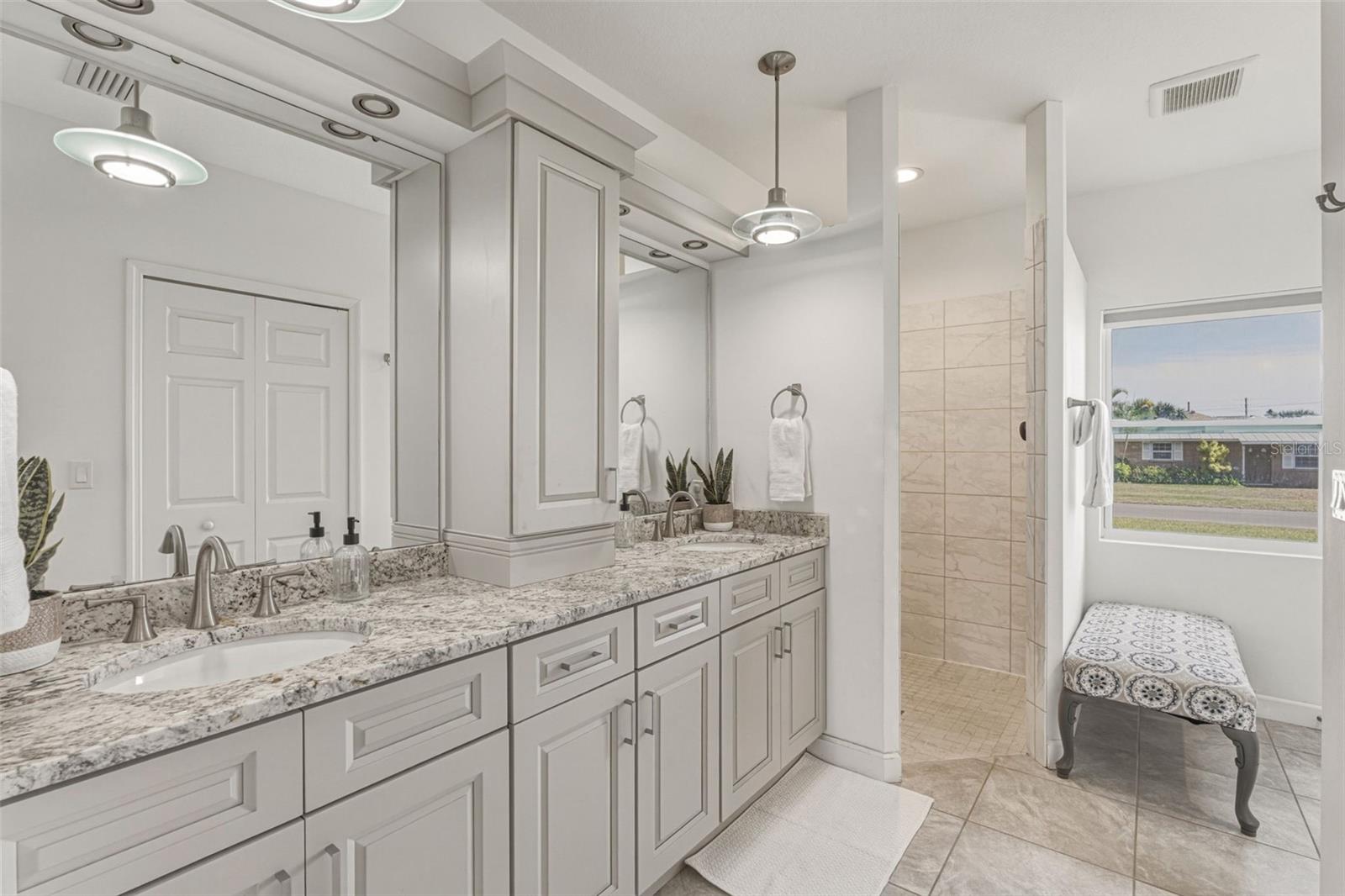 SOUTH VENICE - Residential