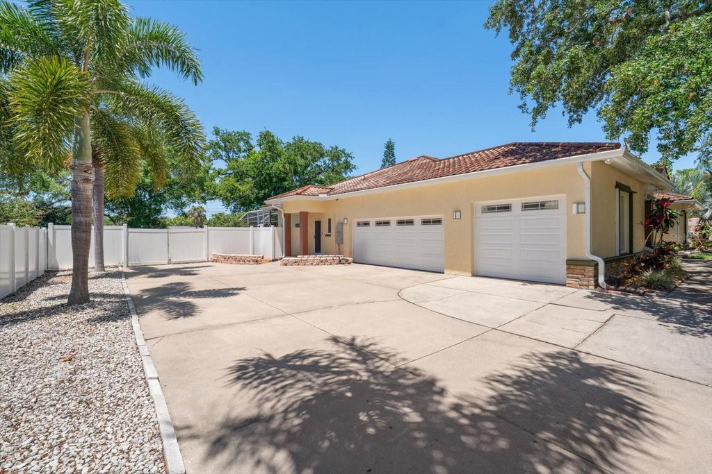 Photo of 2400 Sherwood Lane, Clearwater, FL 33764 (MLS # TB8510702)