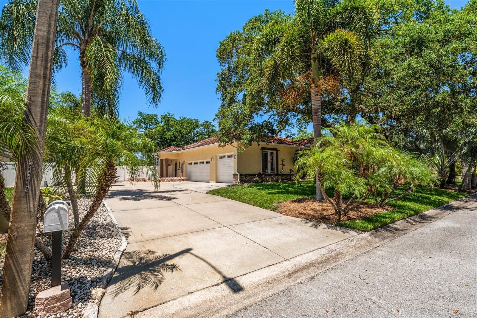 SHARON OAKS - Residential
