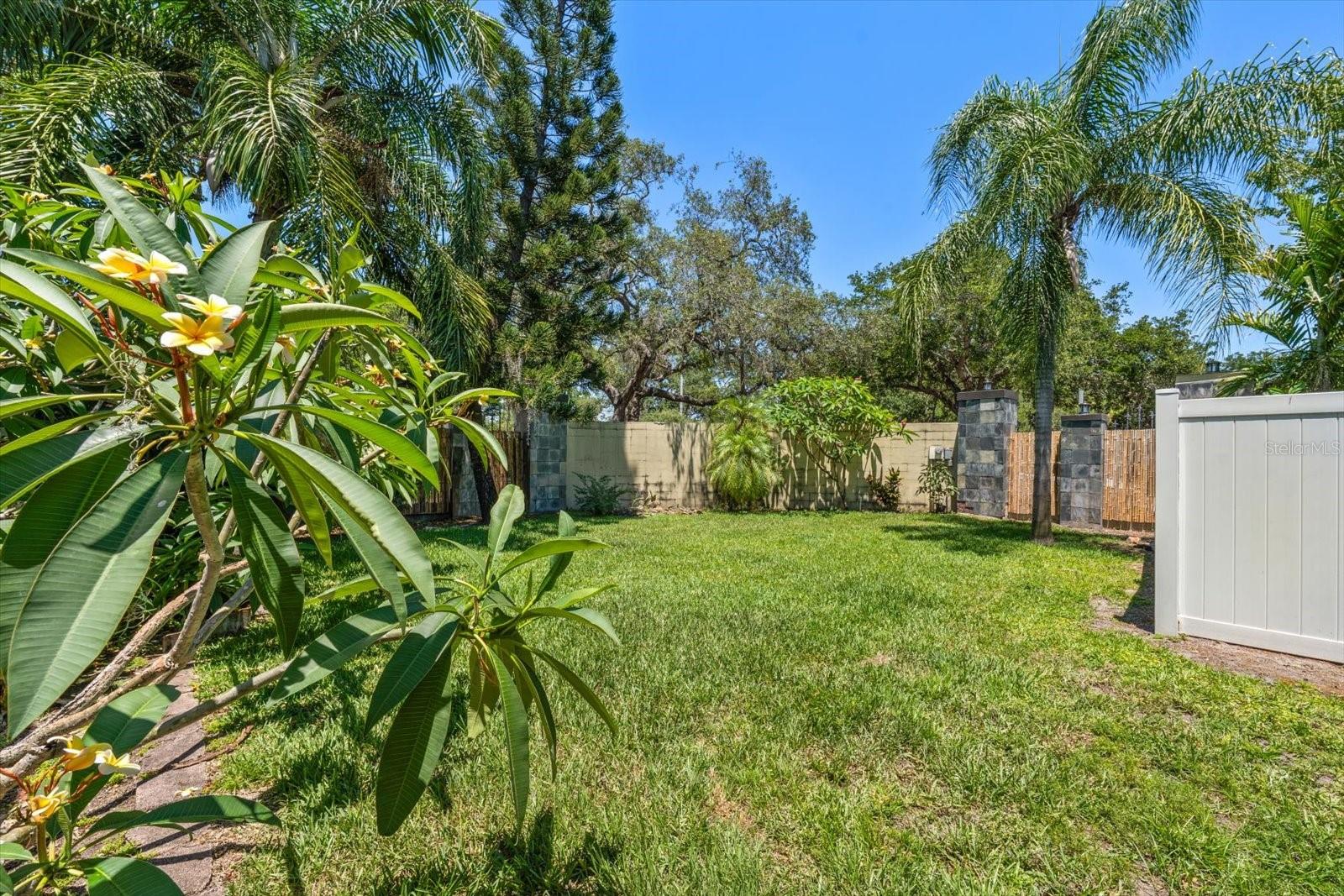 SHARON OAKS - Residential