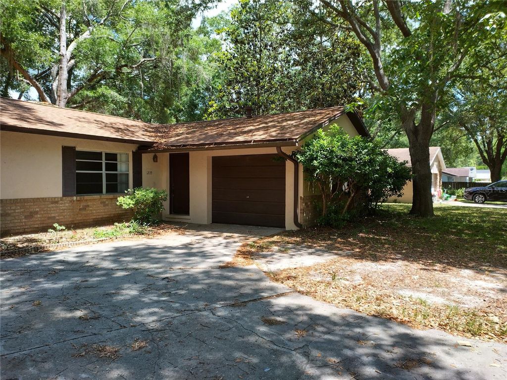 Photo of 1209 SW 80th Drive, Gainesville, FL 32607 (MLS # GC540148)