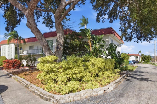 3500 BENEVA RD UNIT 307, SARASOTA, FL 34232 - Image d043f2f835cf55a4db09bacb9db21a84/1258774183