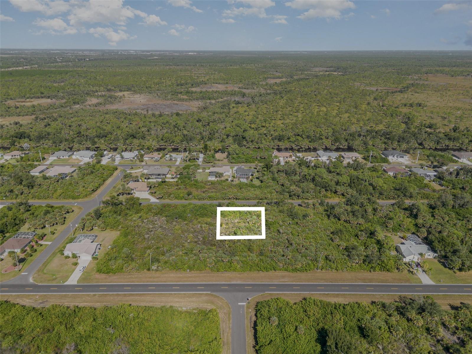 PORT CHARLOTTE - Land