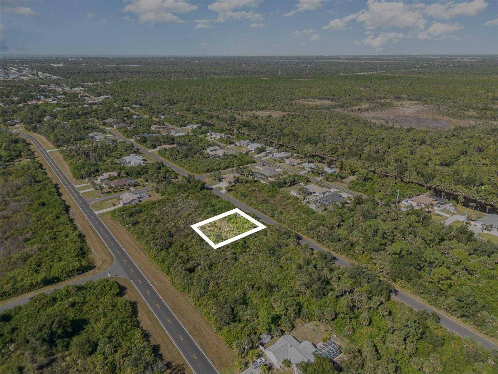 PORT CHARLOTTE - Land