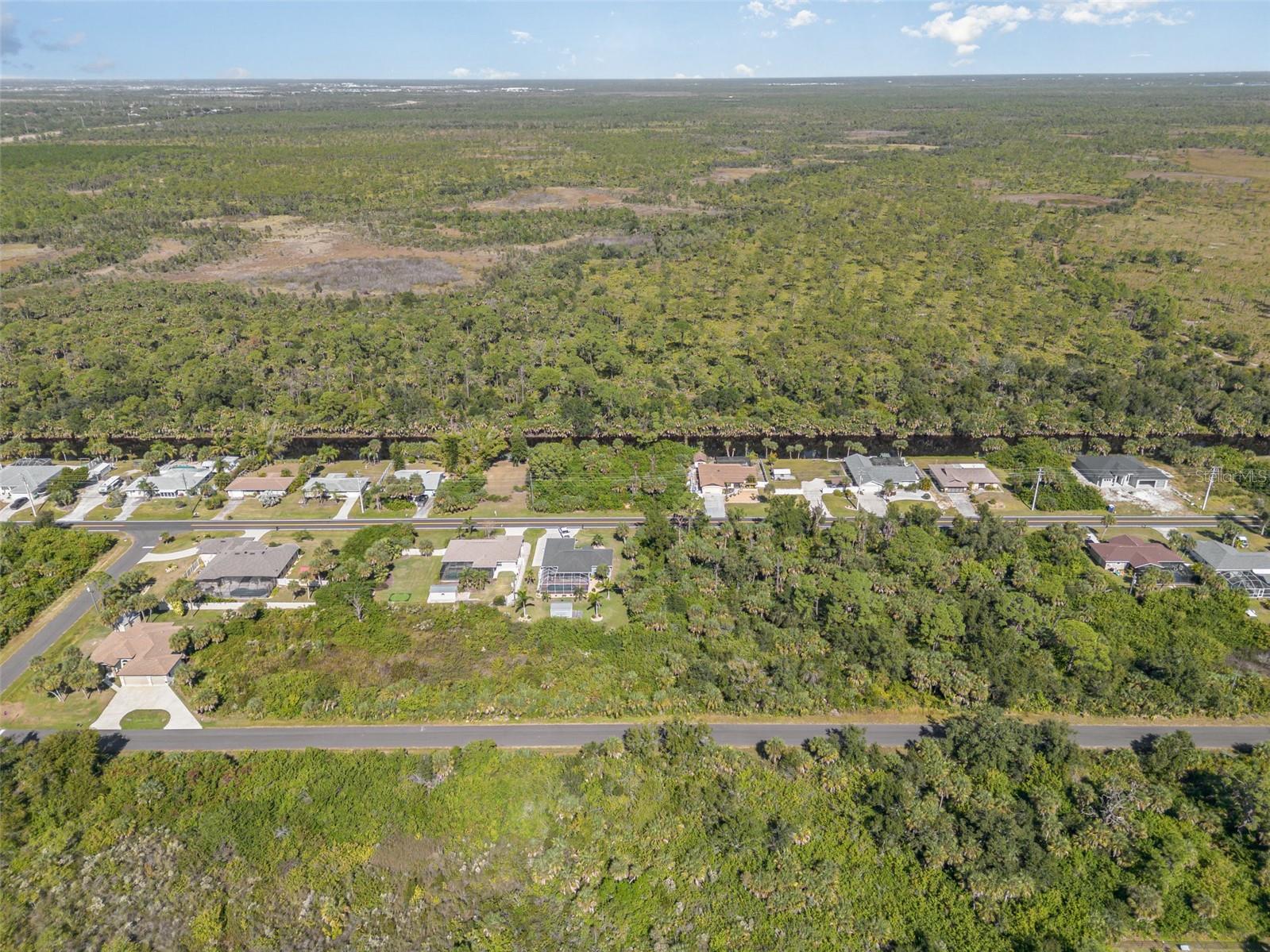 PORT CHARLOTTE - Land