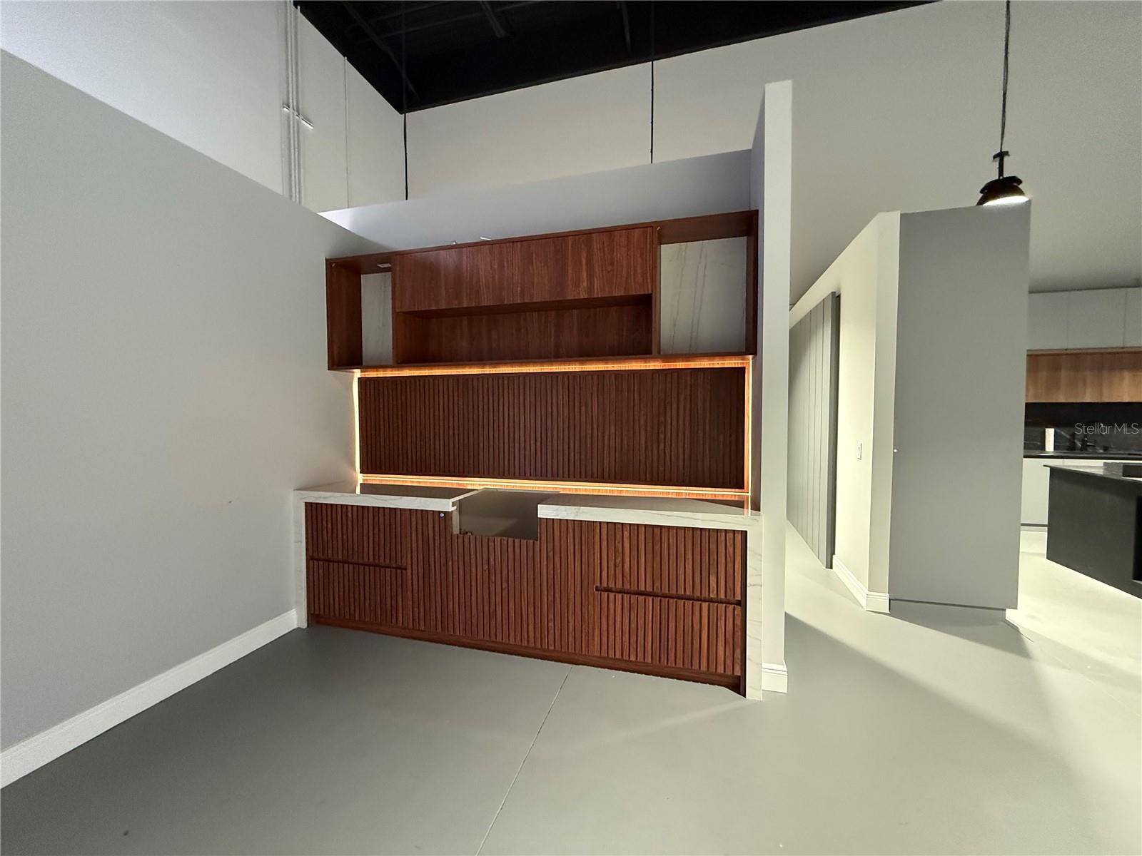 REGENCY VILLAGE SQUARE - Commercial Lease