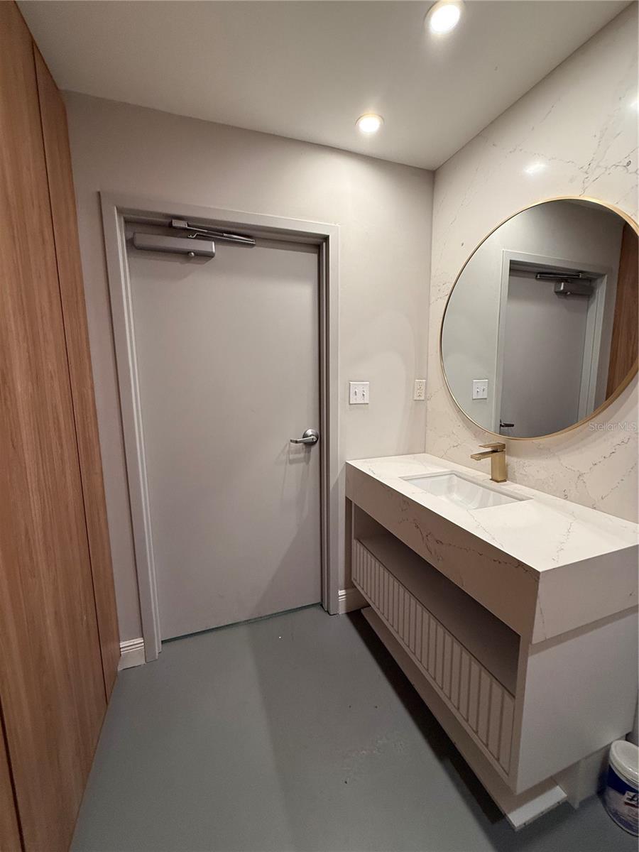 REGENCY VILLAGE SQUARE - Commercial Lease