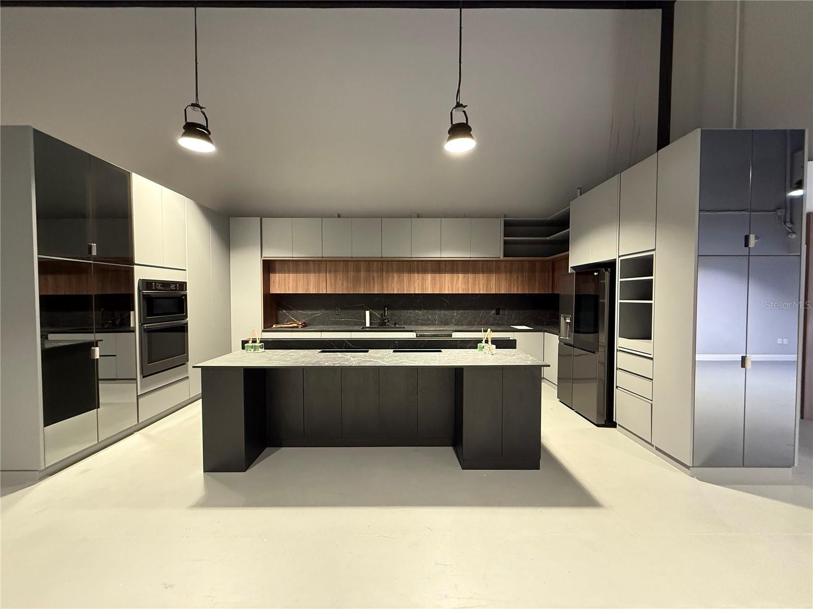 REGENCY VILLAGE SQUARE - Commercial Lease