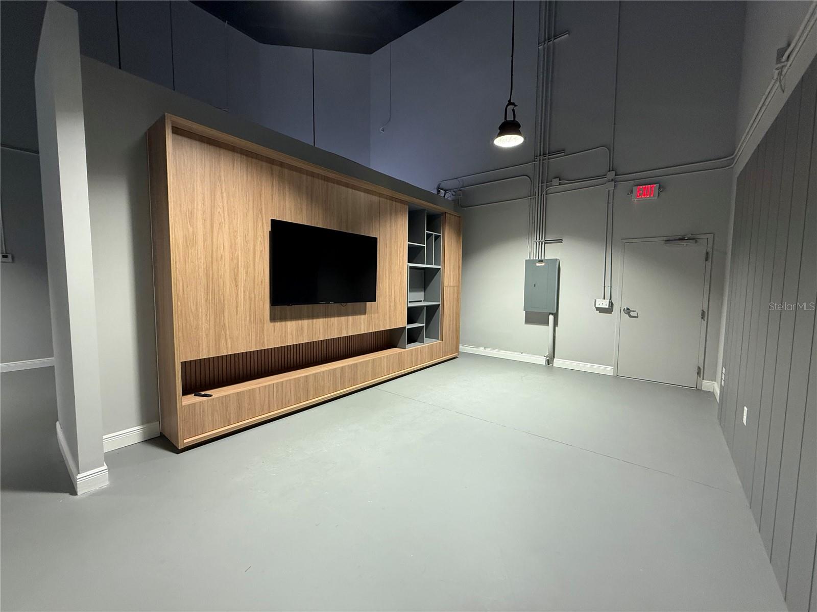 REGENCY VILLAGE SQUARE - Commercial Lease