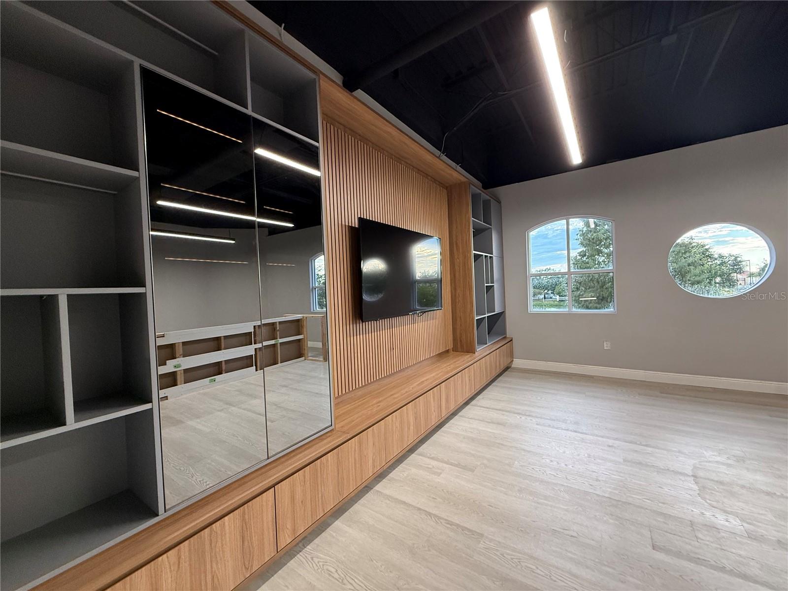 REGENCY VILLAGE SQUARE - Commercial Lease