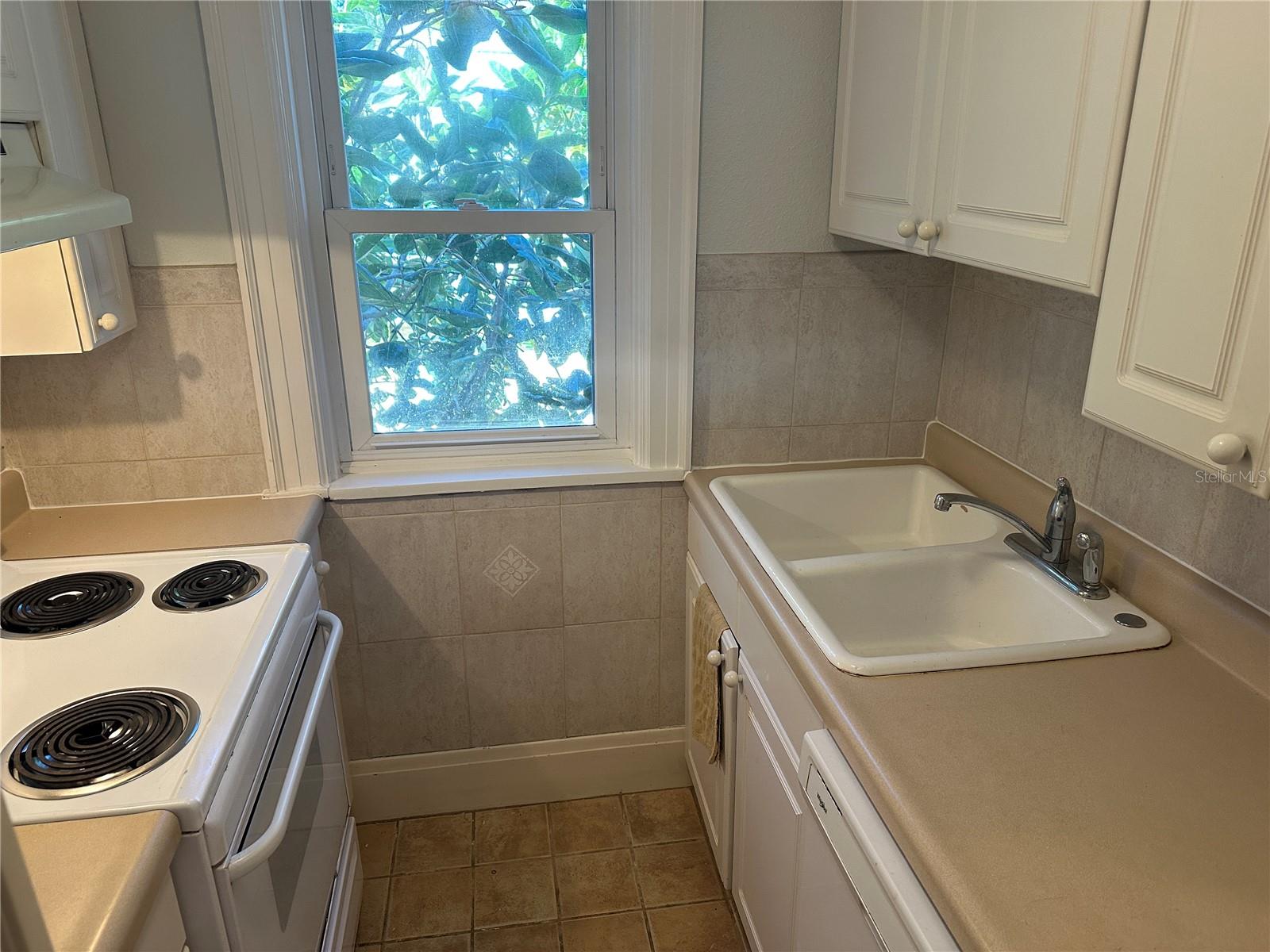 SNELL & HAMLETTS NORTH SHORE ADD - Residential Lease